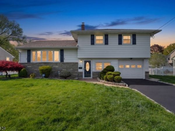 36 Charles St, Clark, NJ 07066