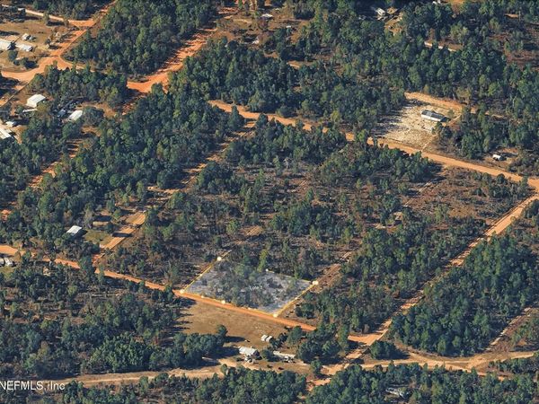 100 LINDA Lane, Interlachen, FL 32148