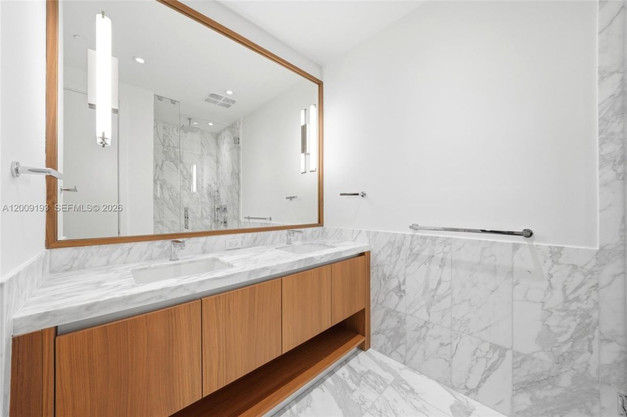 175 SE 25th Rd , Unit 1403, Miami, FL 33129 Photo