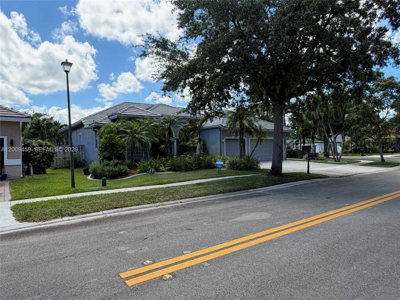 2242 NW 129th Ave, Pembroke Pines, FL 33028 Photo