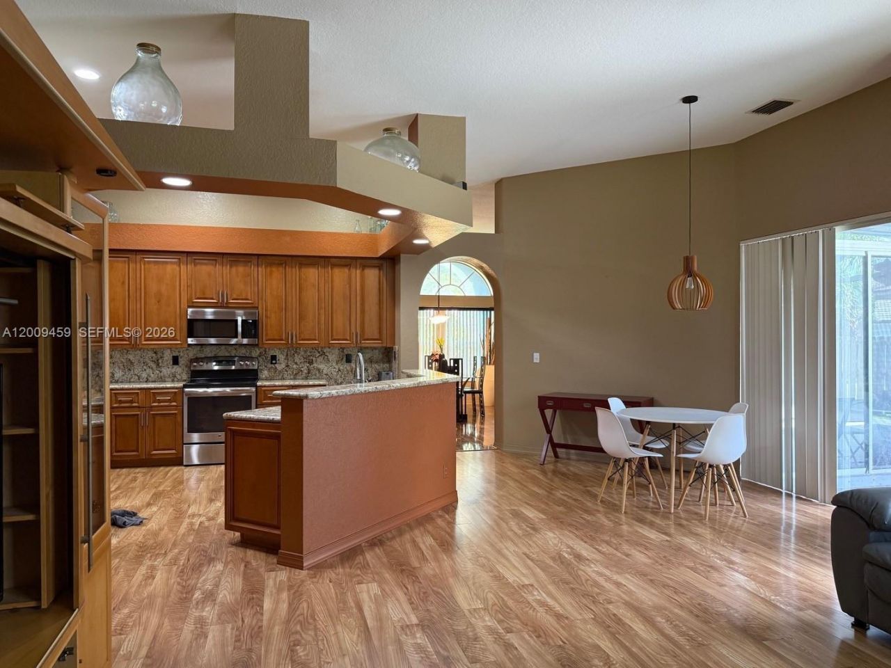 2242 NW 129th Ave, Pembroke Pines, FL 33028 Photo