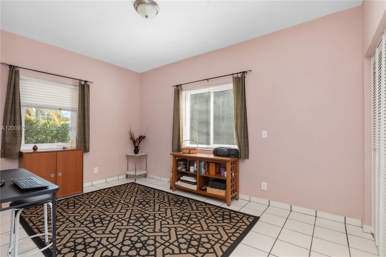 906 NE 5th St , Hallandale Beach, FL 33009 Photo