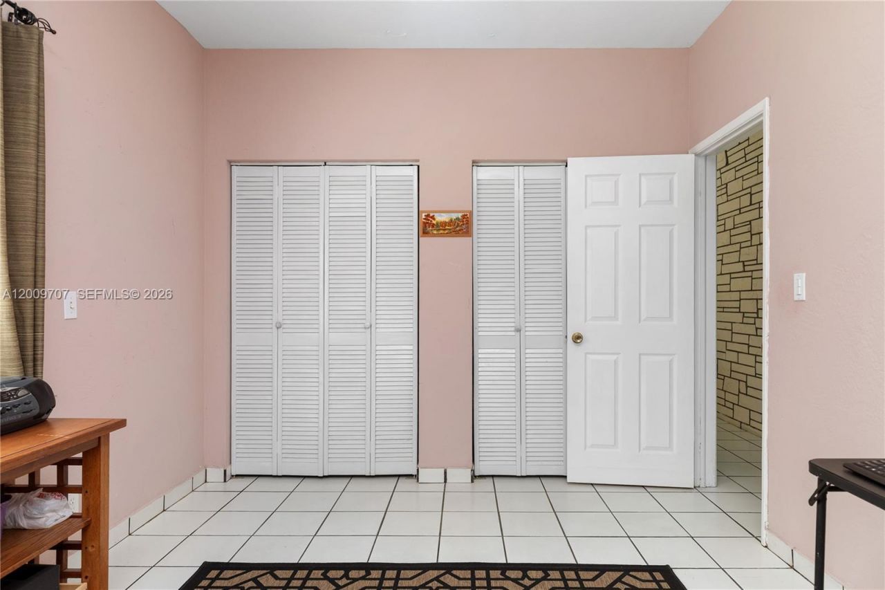 906 NE 5th St , Hallandale Beach, FL 33009 Photo