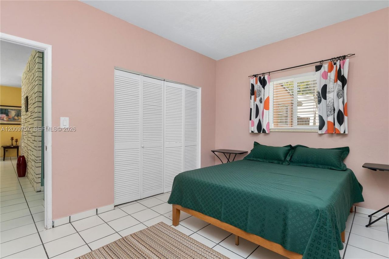 906 NE 5th St , Hallandale Beach, FL 33009 Photo