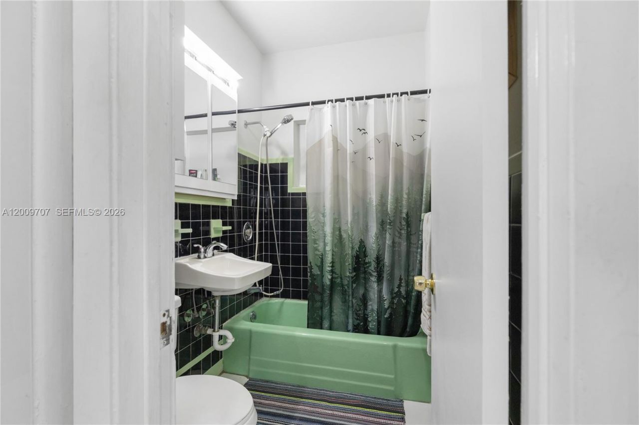 906 NE 5th St , Hallandale Beach, FL 33009 Photo