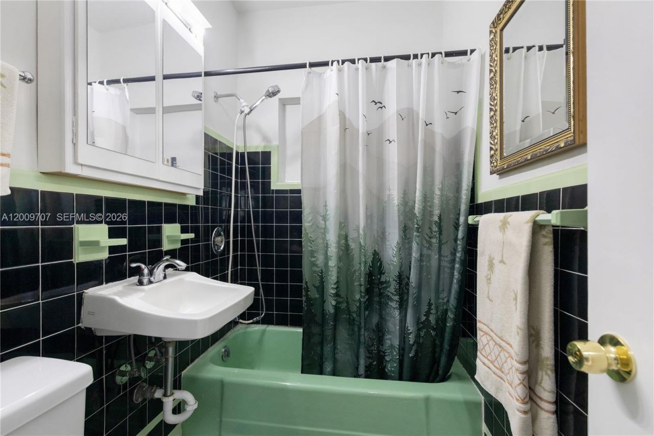 906 NE 5th St , Hallandale Beach, FL 33009 Photo