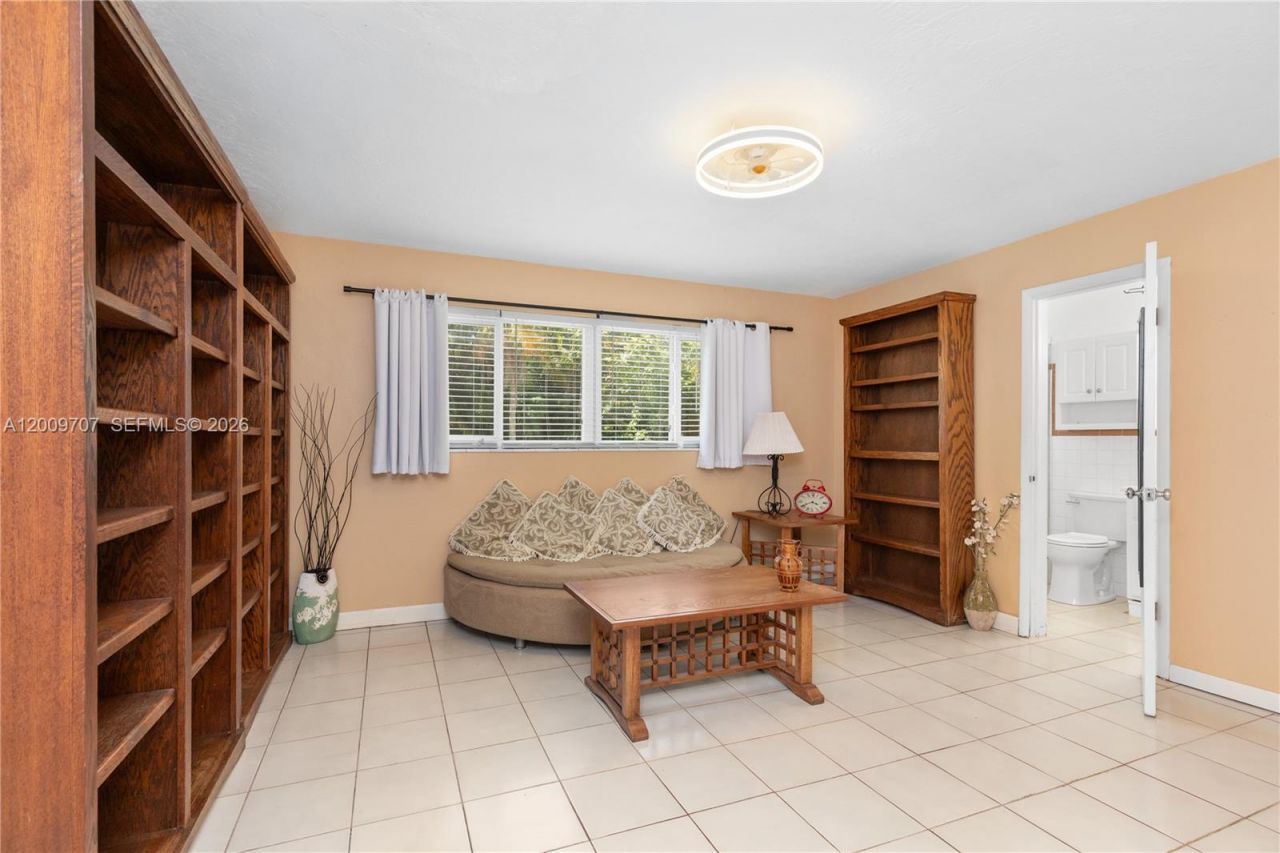 906 NE 5th St , Hallandale Beach, FL 33009 Photo