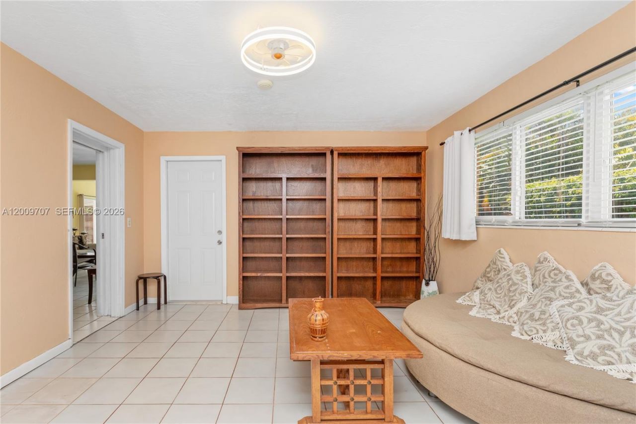 906 NE 5th St , Hallandale Beach, FL 33009 Photo