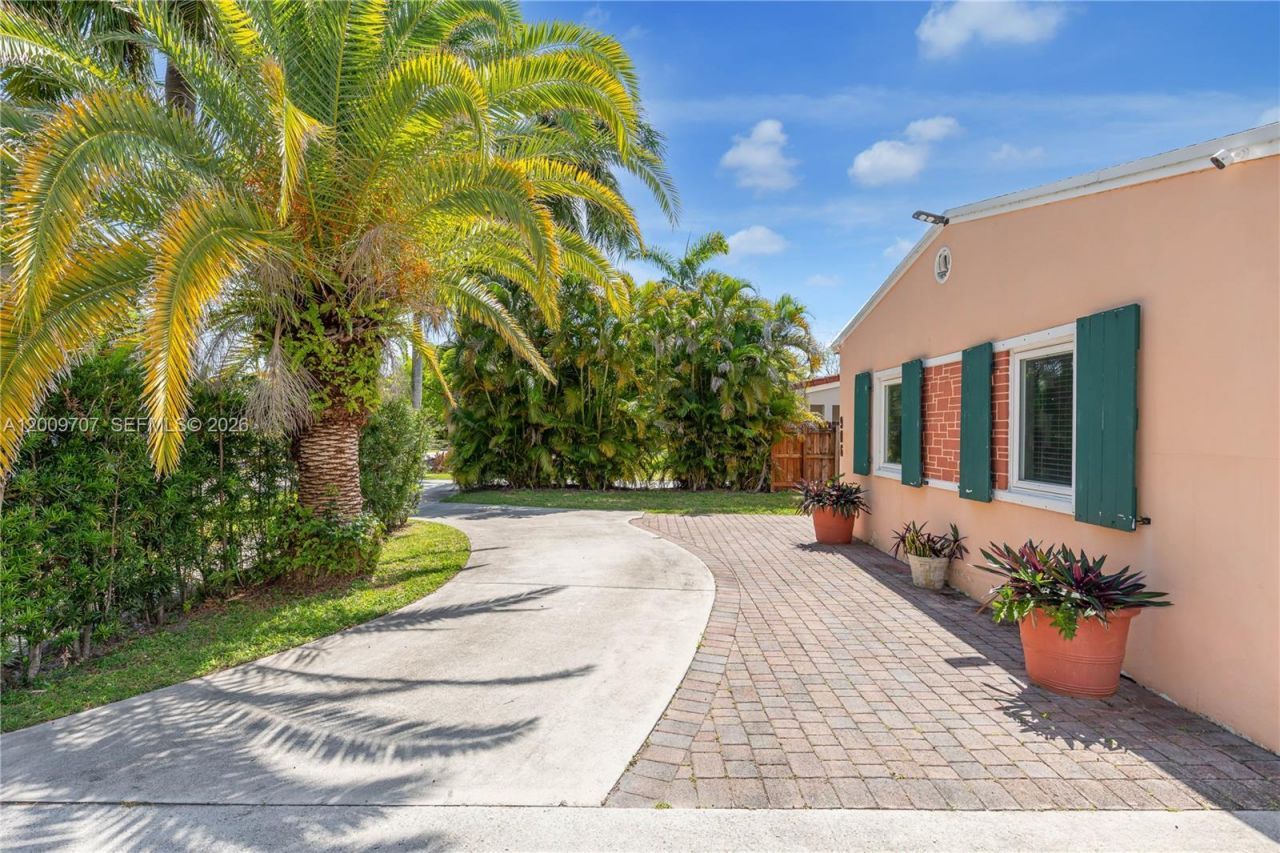 906 NE 5th St , Hallandale Beach, FL 33009 Photo