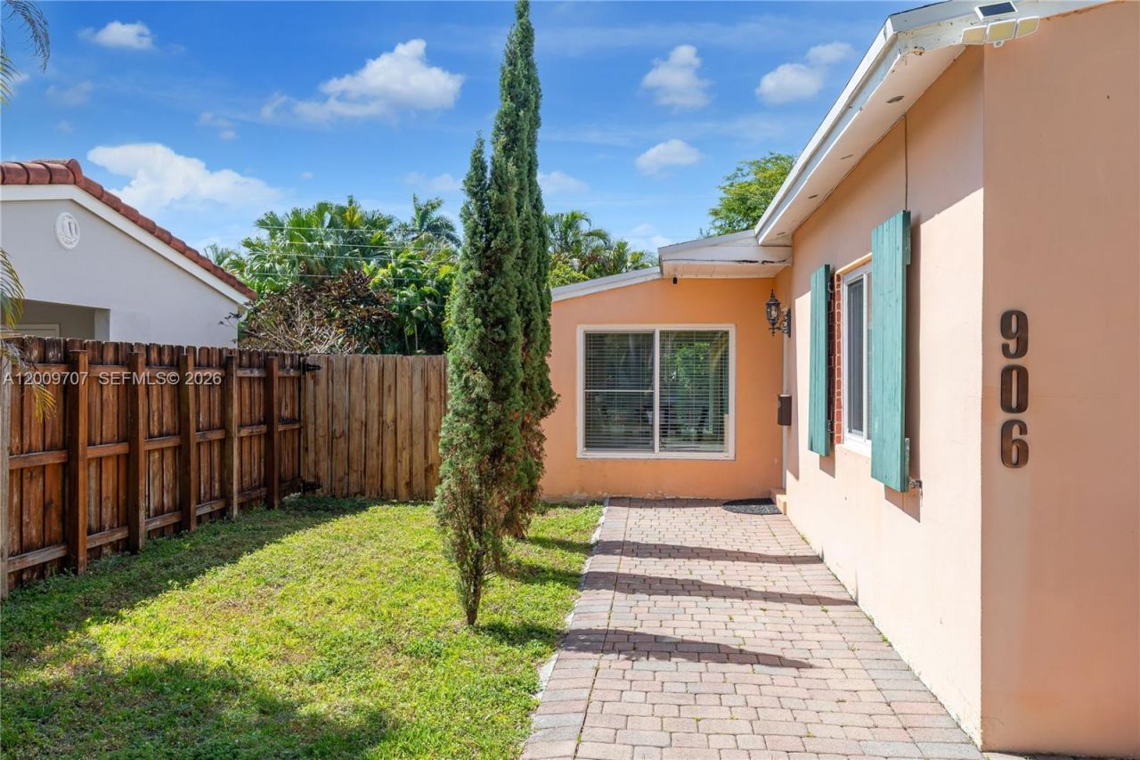 906 NE 5th St , Hallandale Beach, FL 33009 Photo