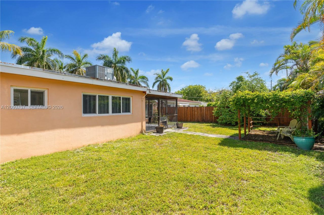 906 NE 5th St , Hallandale Beach, FL 33009 Photo