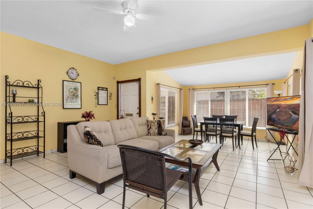 906 NE 5th St , Hallandale Beach, FL 33009 Photo