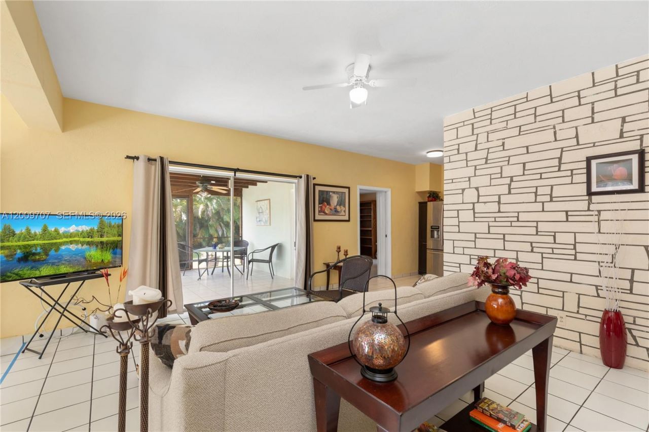 906 NE 5th St , Hallandale Beach, FL 33009 Photo