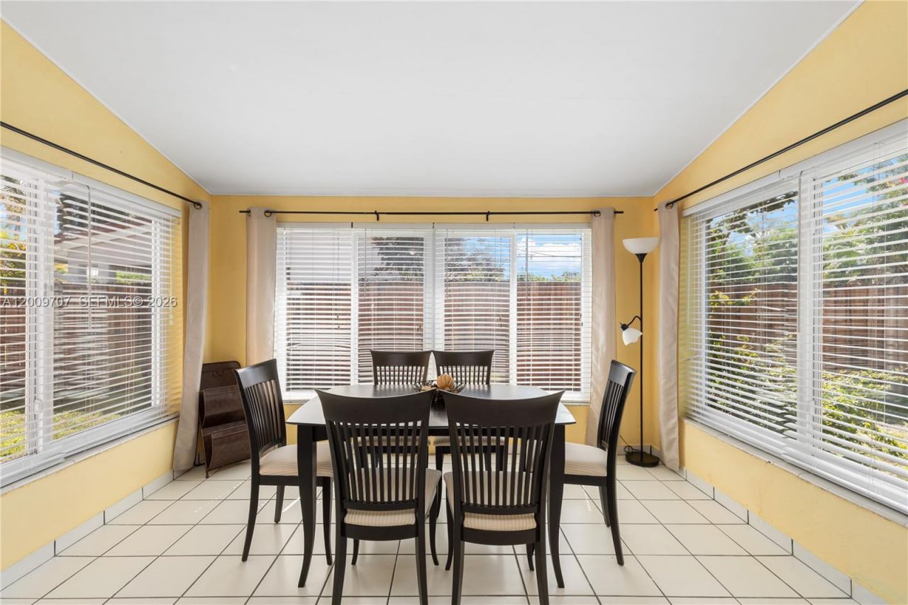 906 NE 5th St , Hallandale Beach, FL 33009 Photo