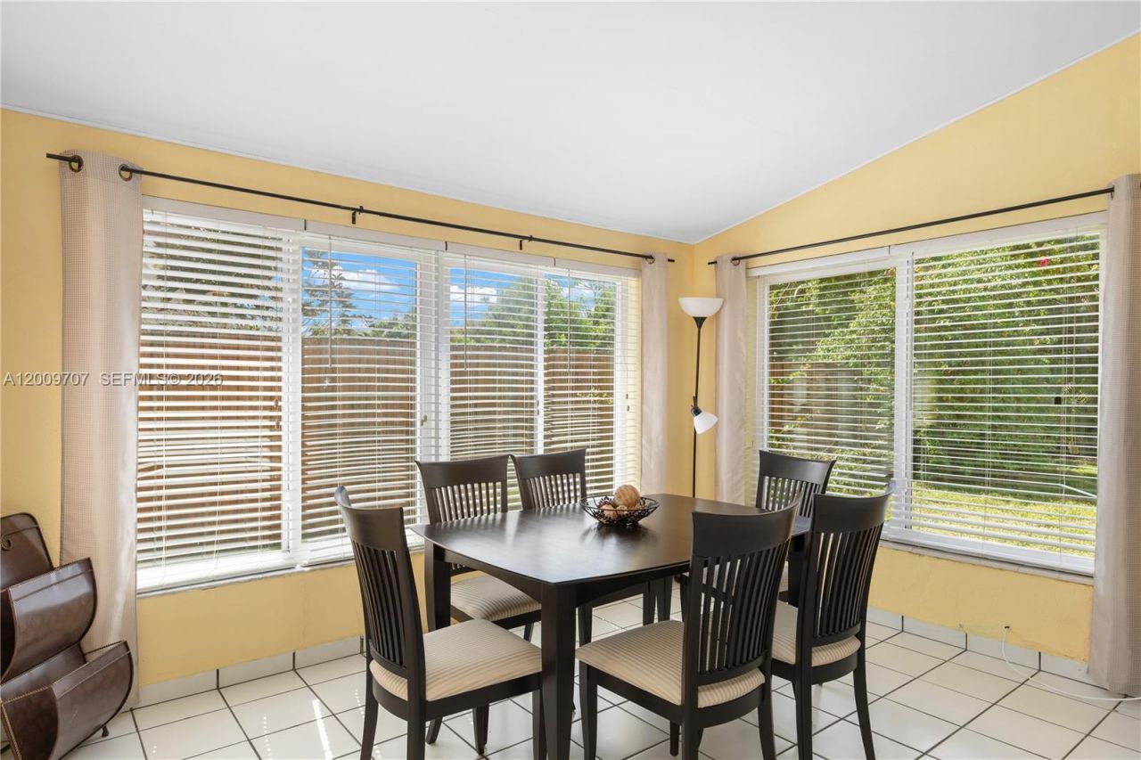 906 NE 5th St , Hallandale Beach, FL 33009 Photo