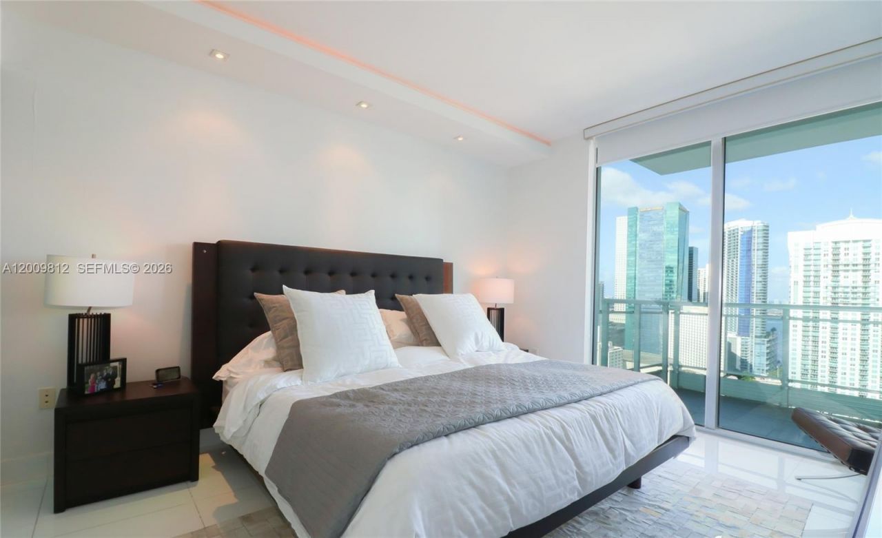 92 SW 3rd St , Unit 3211, Miami, FL 33130 Photo