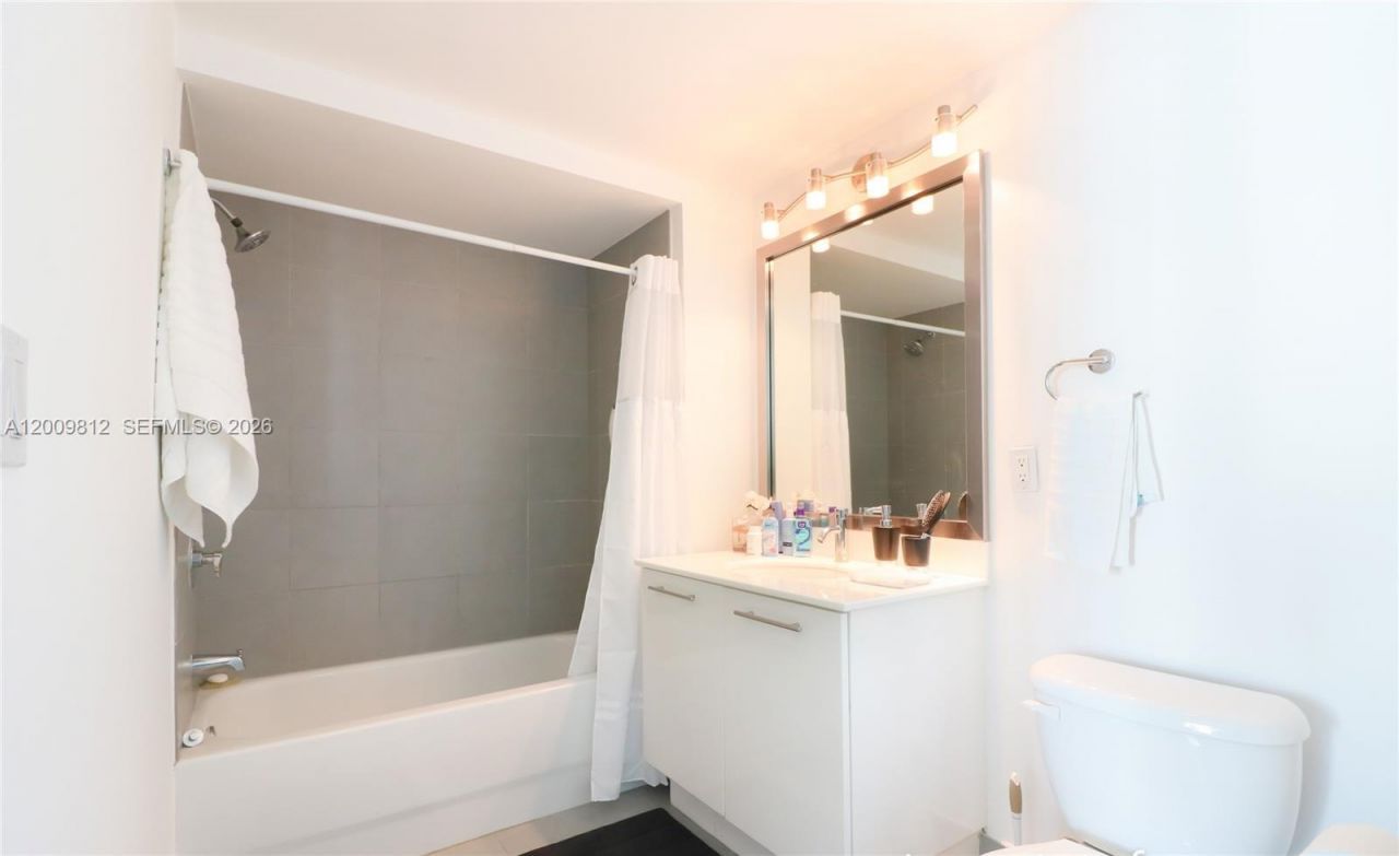 92 SW 3rd St , Unit 3211, Miami, FL 33130 Photo