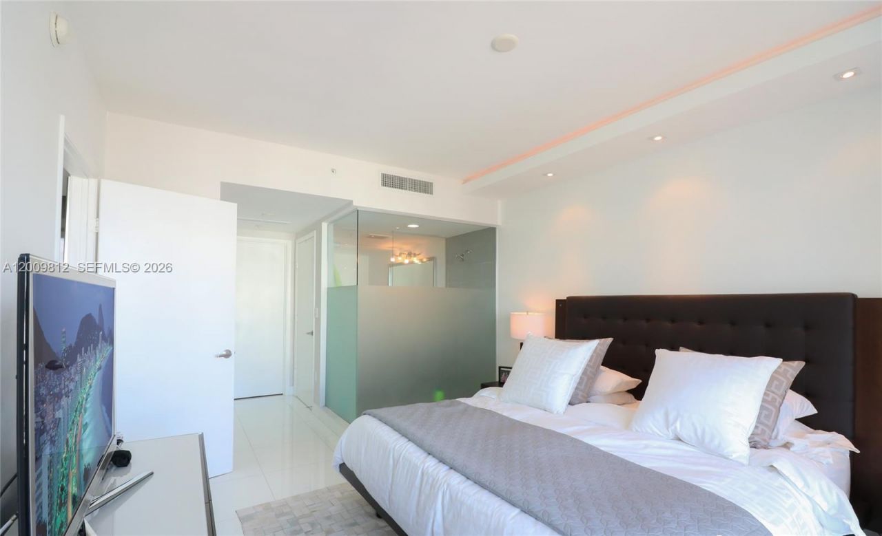 92 SW 3rd St , Unit 3211, Miami, FL 33130 Photo