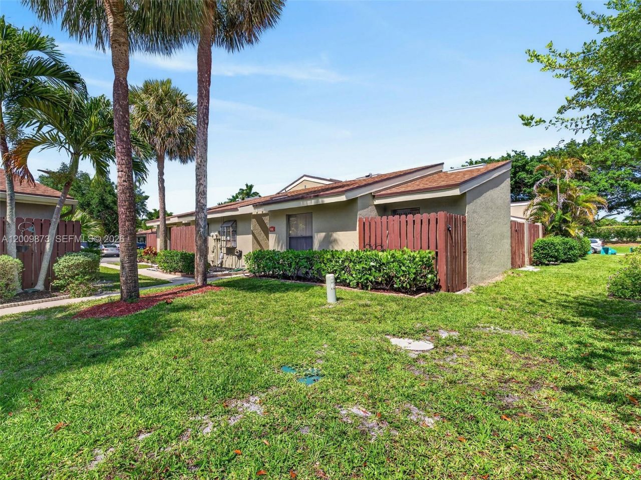 64 Meadows Dr , Boynton Beach, FL 33436 Photo