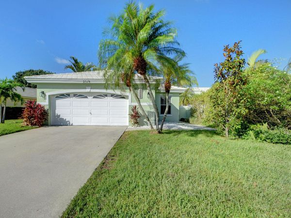 2519 Country Golf Drive, Wellington, FL 33414