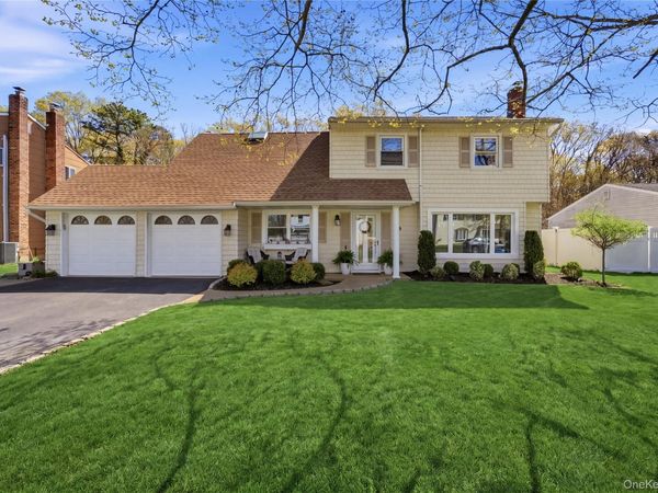 39 Fallen Leaf Road, Holbrook, NY 11741