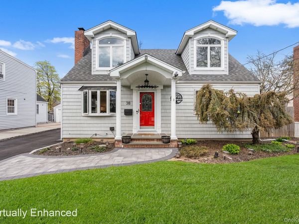 38 Bedell Place , Amityville, NY 11701
