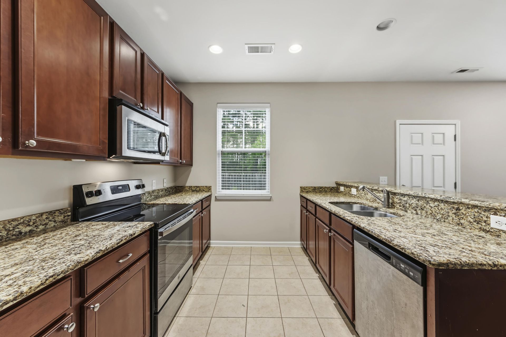 365 Sanctuary Park Drive Photo 6