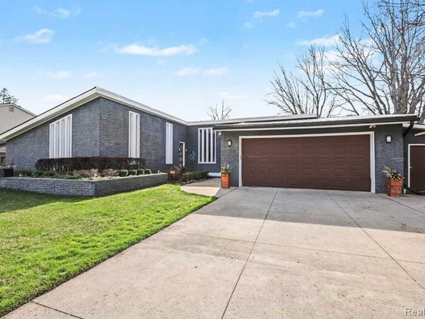 310 Pine Tree Road, Lake Orion Vlg, MI 48362