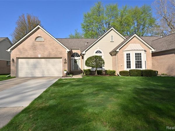 44153 Dylan, Sterling Heights, MI 48314