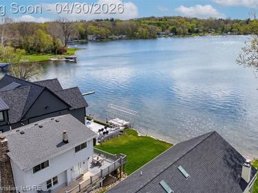 11417 N Shore Drive, Green Oak Twp, MI 48189