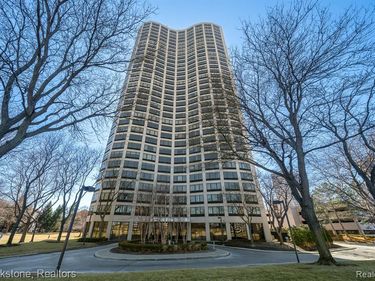 5000 Town Center Drive, Southfield, MI 48075