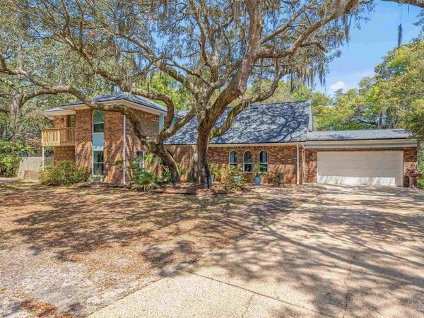 1555 Oak Shore Dr, Gulf Breeze, FL 32563