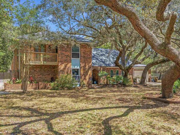 1555 Oak Shore Dr, Gulf Breeze, FL 32563