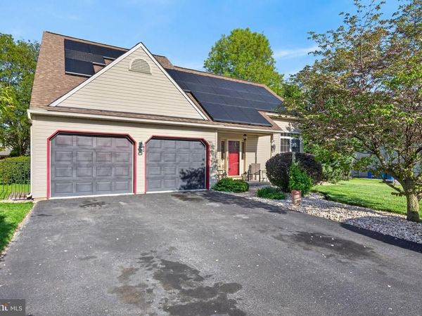 325 OLDE HICKORY ROAD, MOUNT WOLF, PA 17347