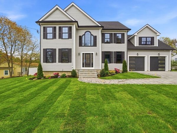 23 Day Cir, Woburn, MA 01801