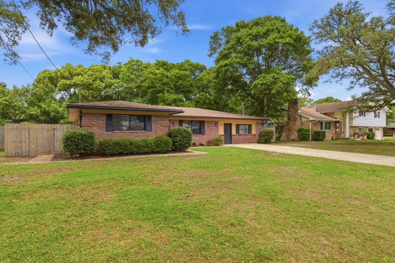 215 NW Sotir Street, Fort Walton Beach, FL 32548 Main Photo