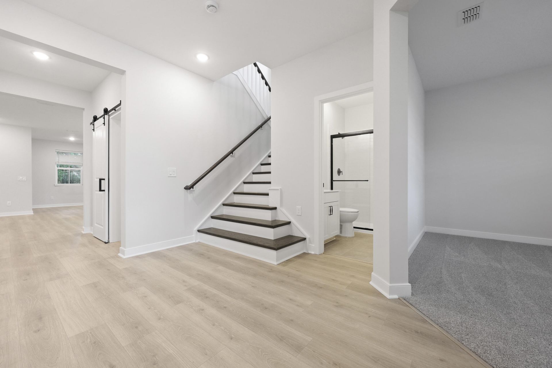 1043 Boyington Photo 5