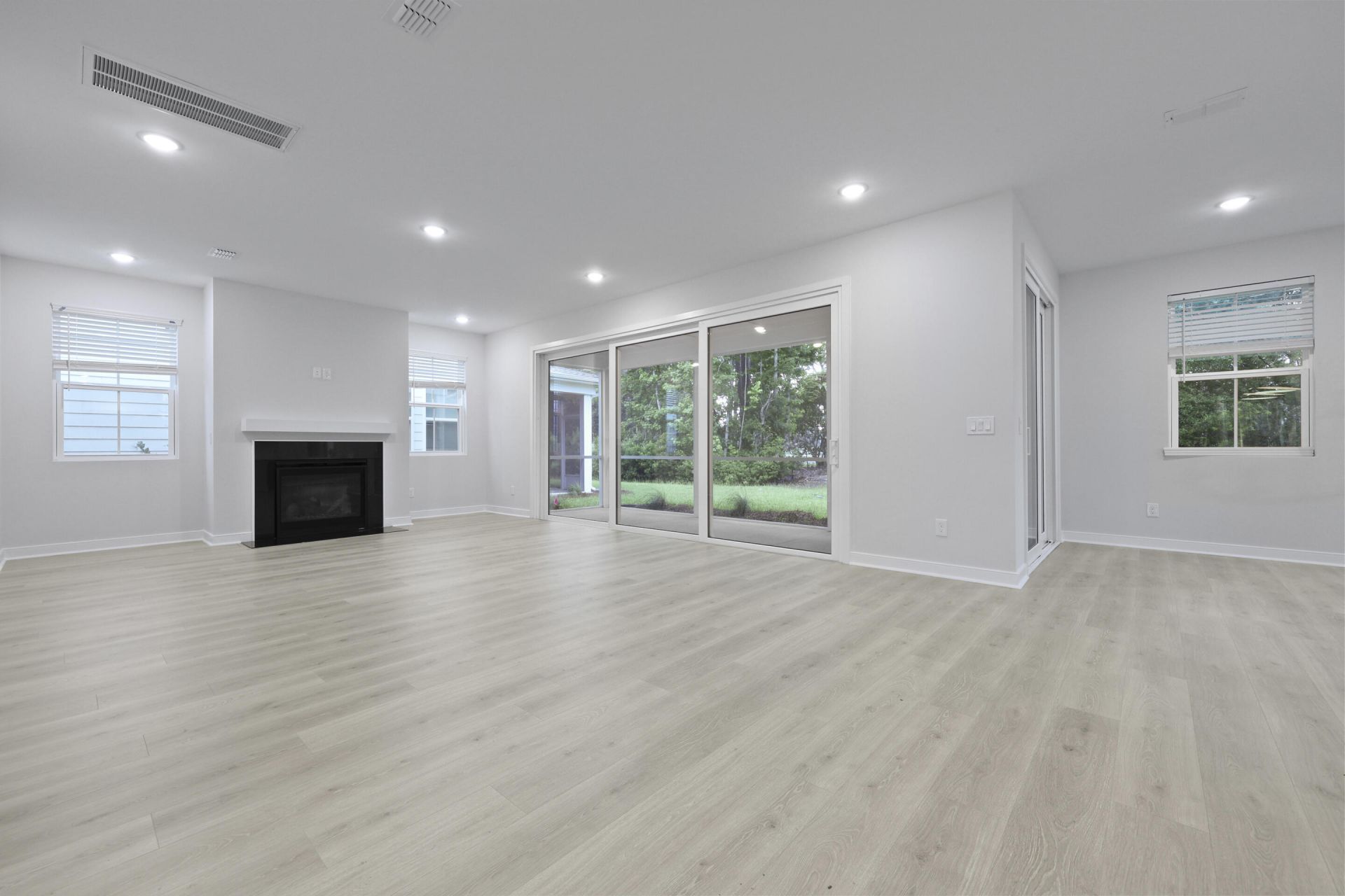 1043 Boyington Photo 6