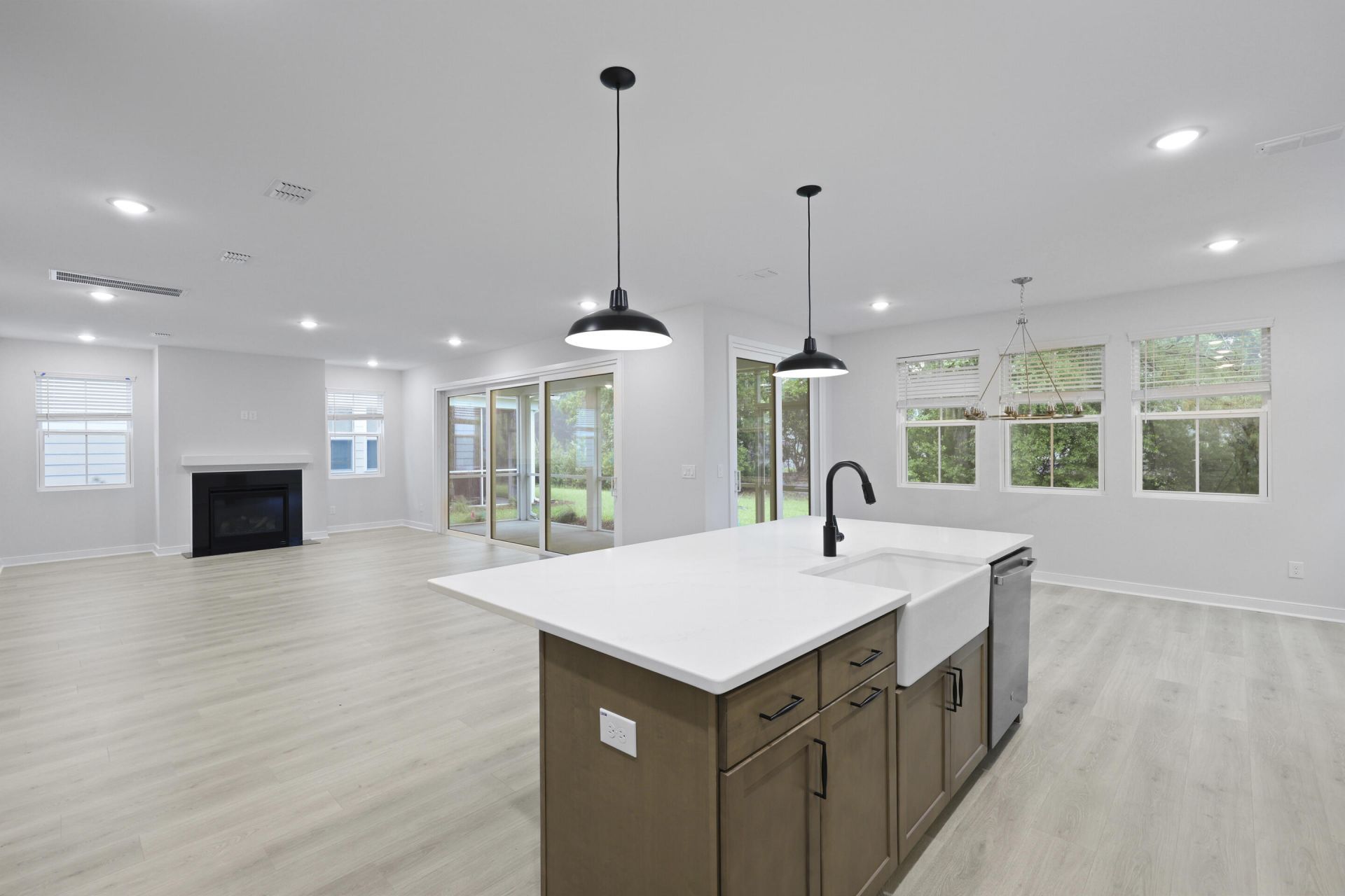 1043 Boyington Photo 7