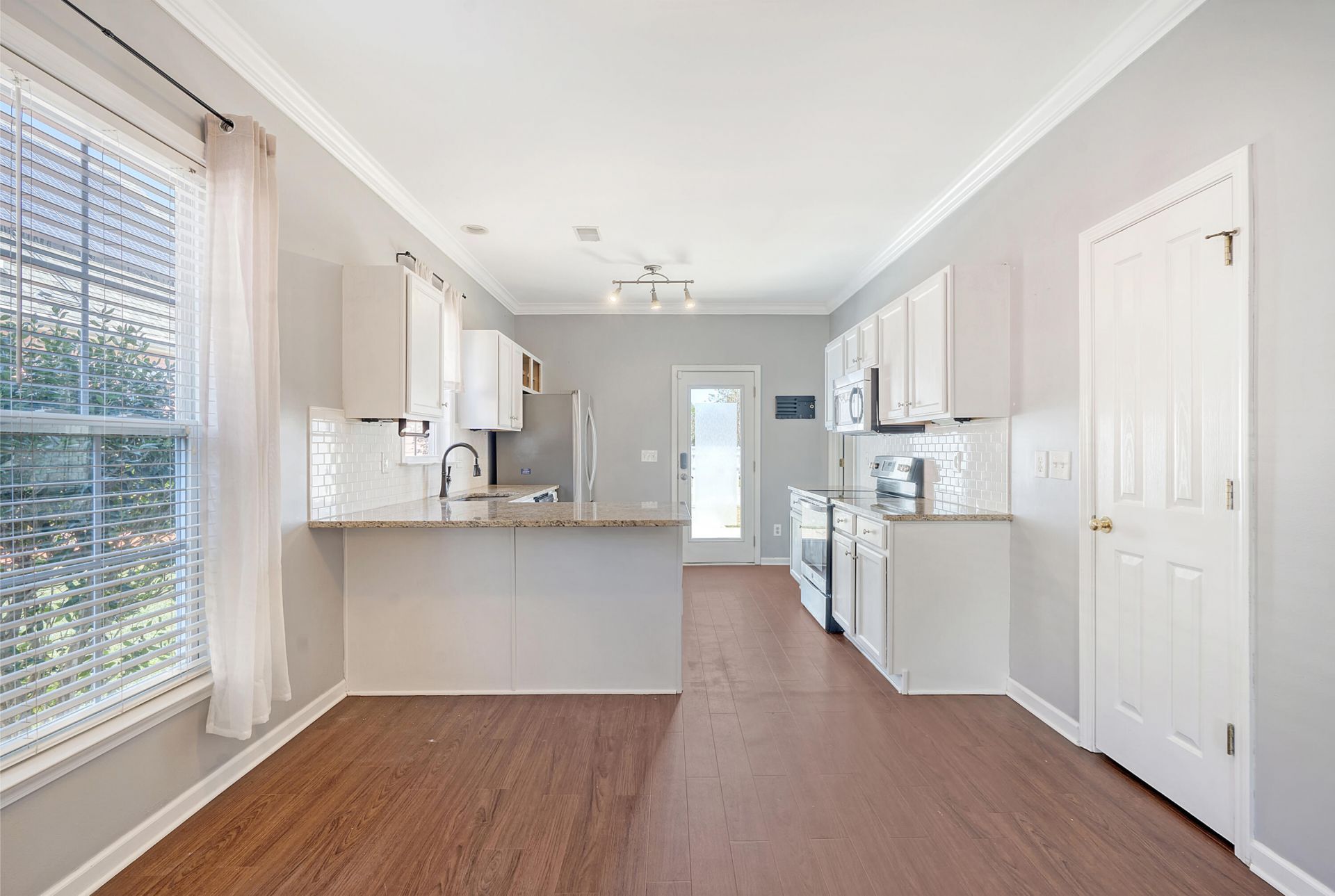 307 Pimpernel Street Photo 8