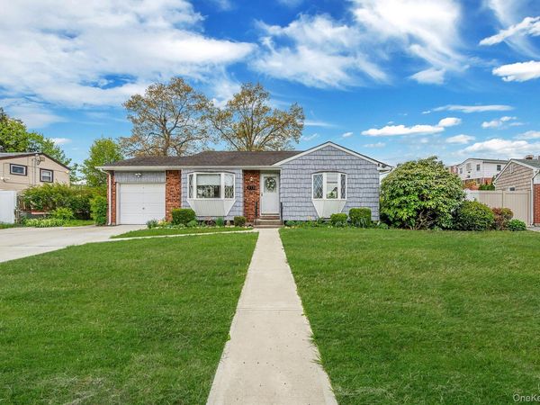 312 W 16th Street, Deer Park, NY 11729