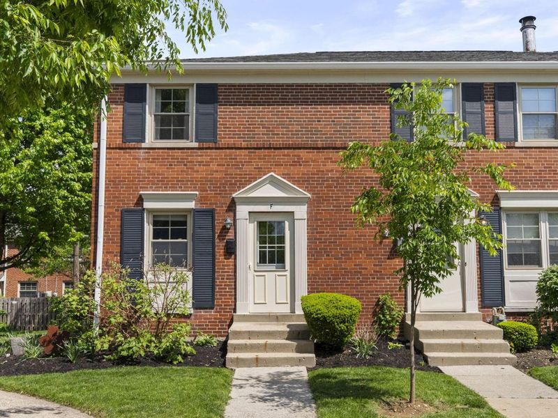 1790 Northwest Court, Unit F, Columbus, OH 43212 Photo 1