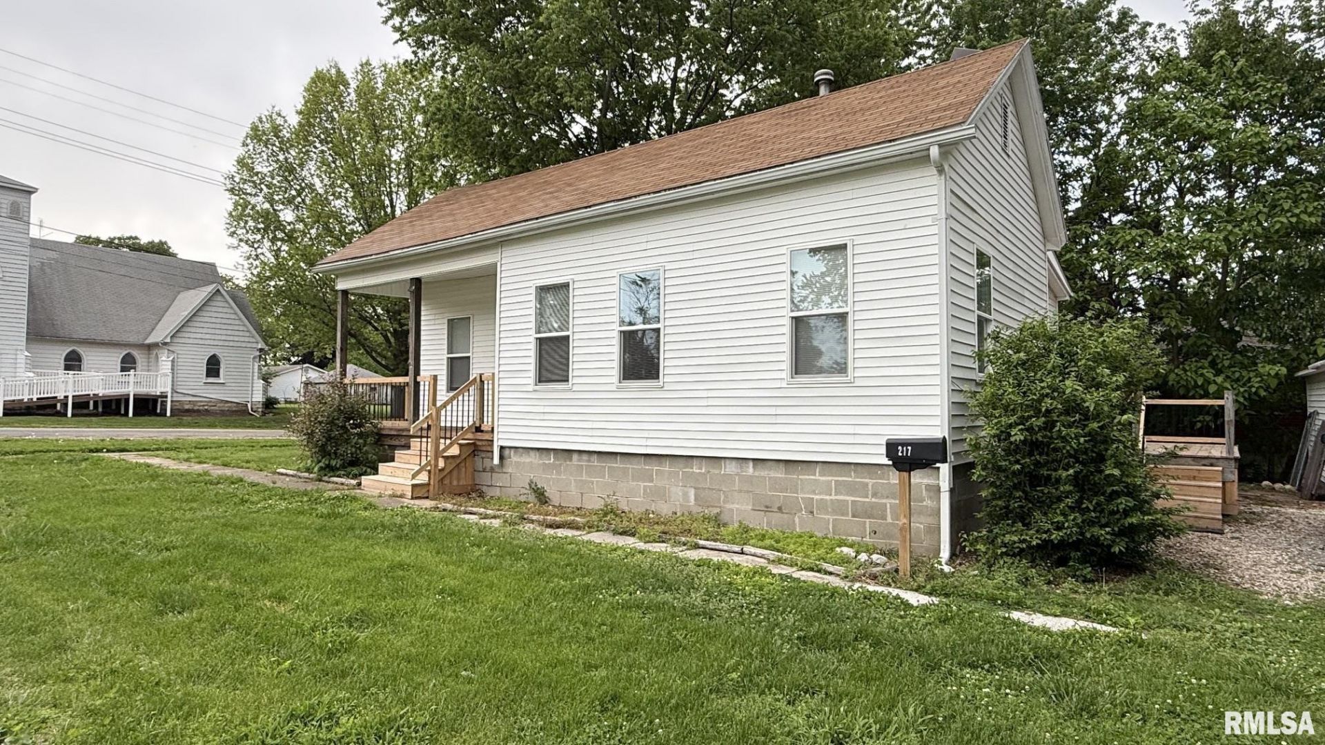 217 E Tremont Street, Waverly, IL 62692 Main Photo