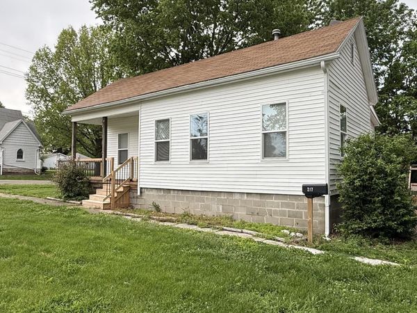 217 E TREMONT Street, Waverly, IL 62692