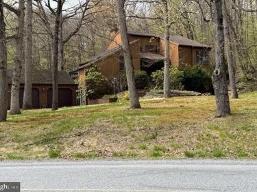 2253 SKYLINE DRIVE, SLATINGTON, PA 18080