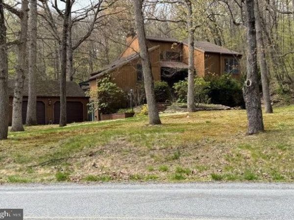 2253 SKYLINE DRIVE , SLATINGTON, PA 18080