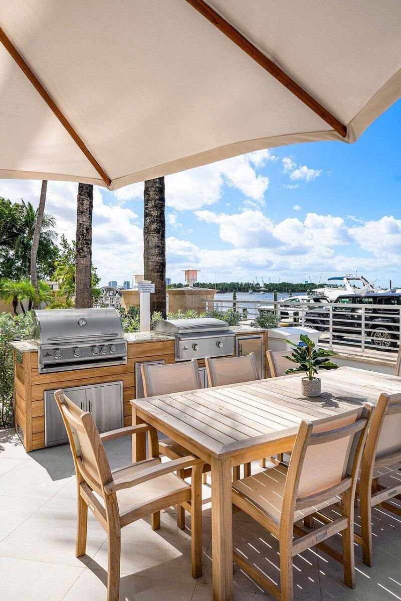 180 Lake Drive, Unit 2-302, Palm Beach Shores, FL 33404 Photo
