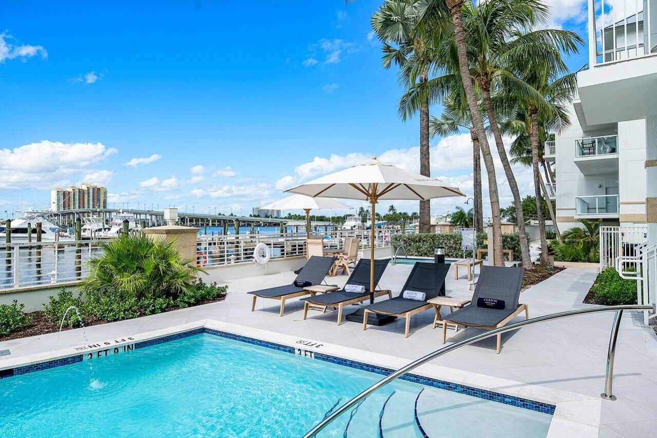 180 Lake Drive, Unit 2-302, Palm Beach Shores, FL 33404 Photo
