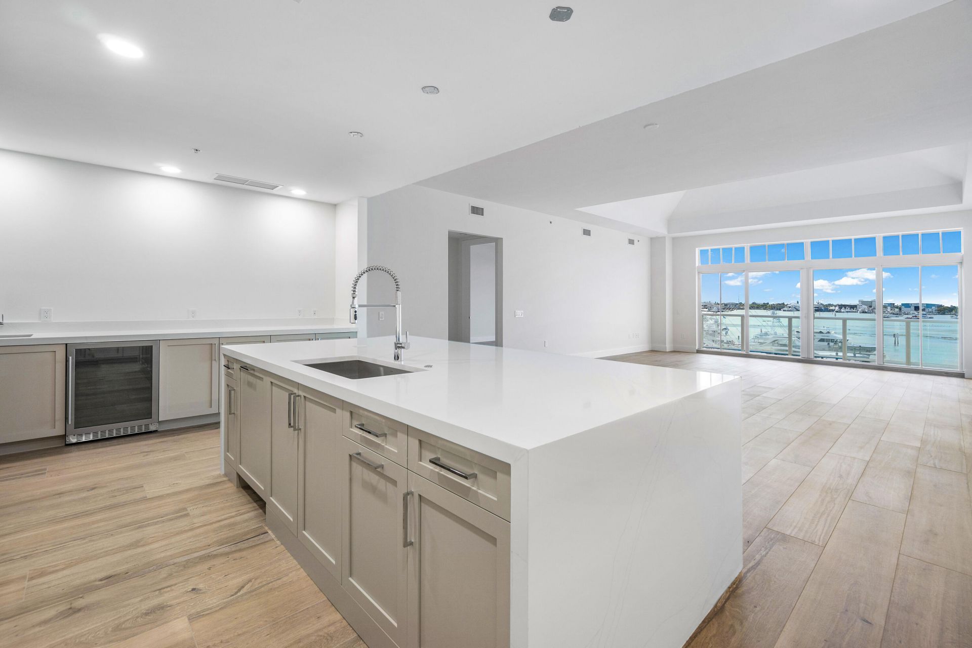 180 Lake Drive, Unit 2-302, Palm Beach Shores, FL 33404 Photo