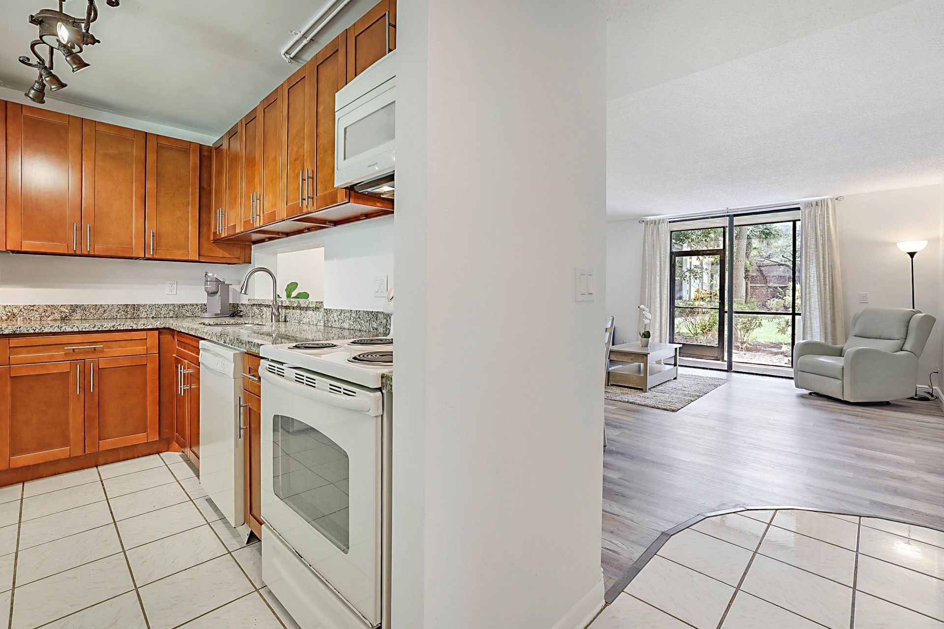 5160 Las Verdes Circle, Unit 117, Delray Beach, FL 33484 Photo